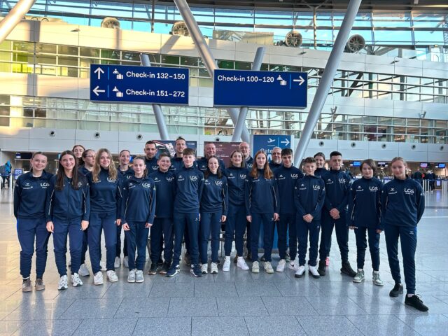 Teilnehmer:innen der Ostbelgischen Delegation am Flughafen