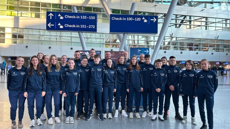 Teilnehmer:innen der Ostbelgischen Delegation am Flughafen