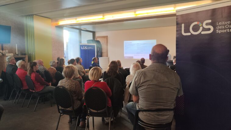 Mitglieder in Versammlung