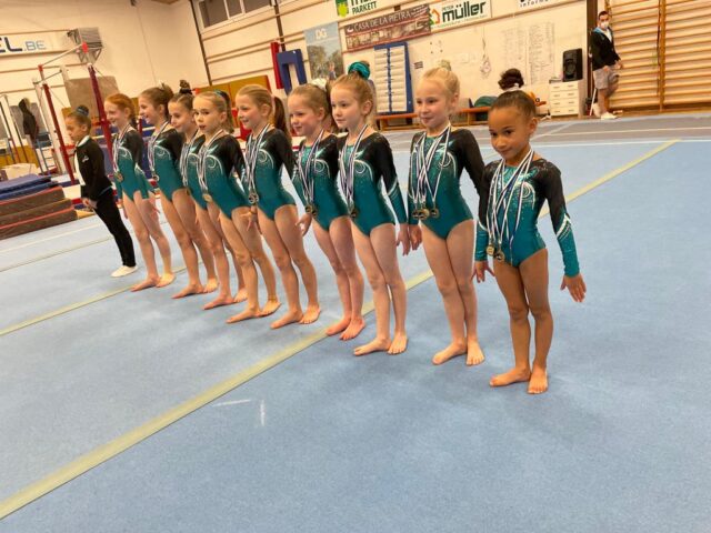 gruppenbild-turnerinnen-in-amel